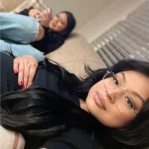 Meet your Posher, Hilda